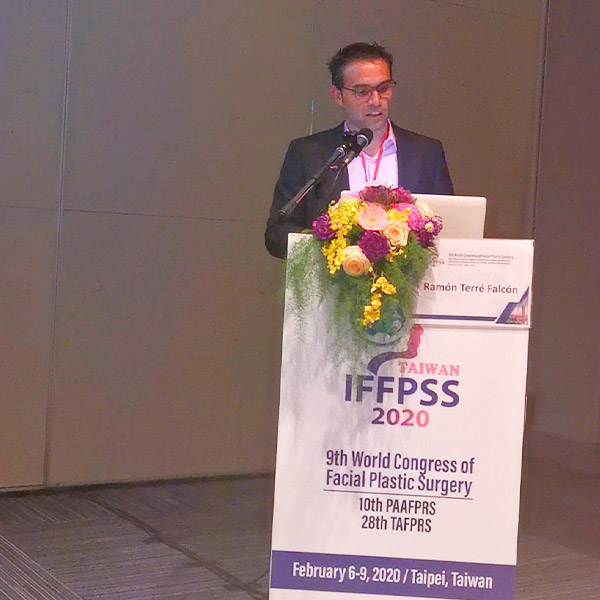 ramón terré en la entrega de premios 2022 al mejor cirujano de españa